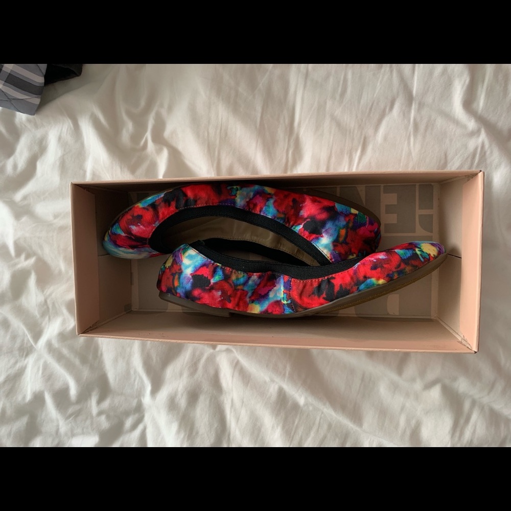 Shoes - Picture 3 of 6